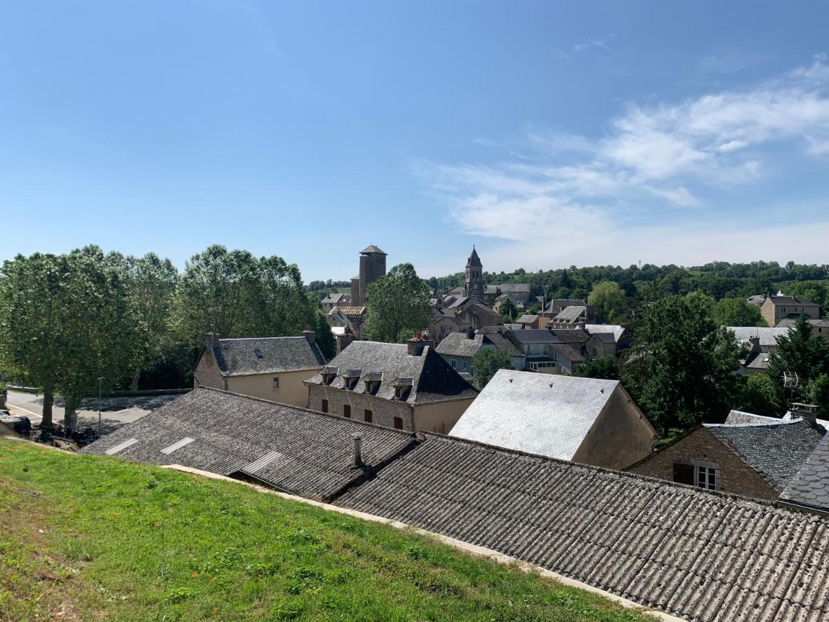 Gite 4 Etoiles - La Maison De Paul Coussergues Bagian luar foto